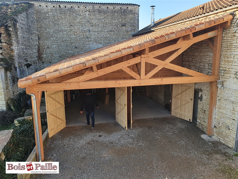 Grand préau à Neuville-du-Poitou (86)